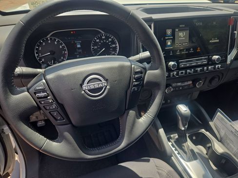 Certified 2025 Nissan Frontier SV w/ SV Convenience Package RWD image 15