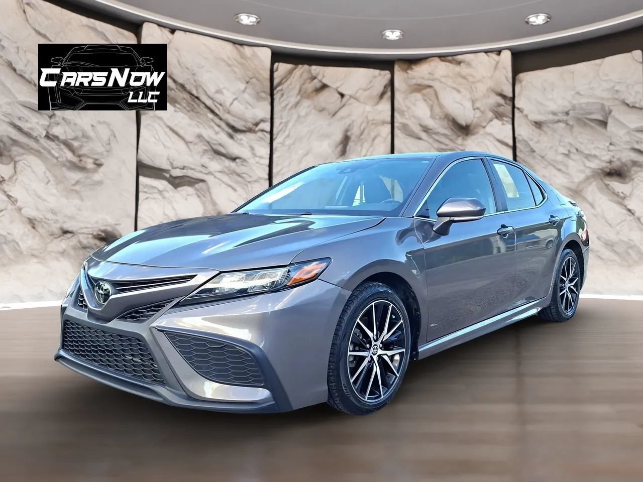 Used 2023 Toyota Camry SE FWD image 3