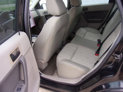 Used 2011 Ford Focus SE w/ 201A Rapid Spec Order Code FWD image 3