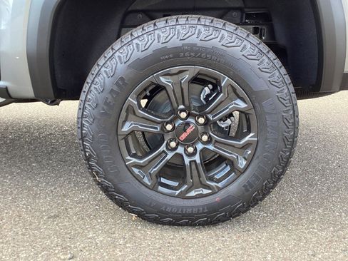 New 2025 GMC Canyon Elevation w/ Convenience Package image 7