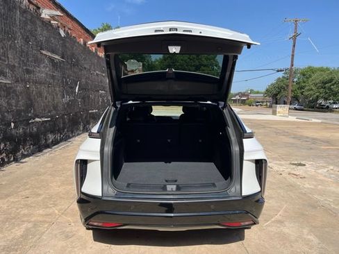Used 2024 Cadillac Lyriq Luxury RWD image 9