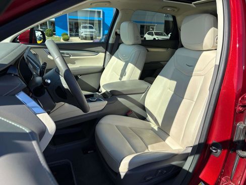 Used 2022 Cadillac XT5 Premium Luxury image 11