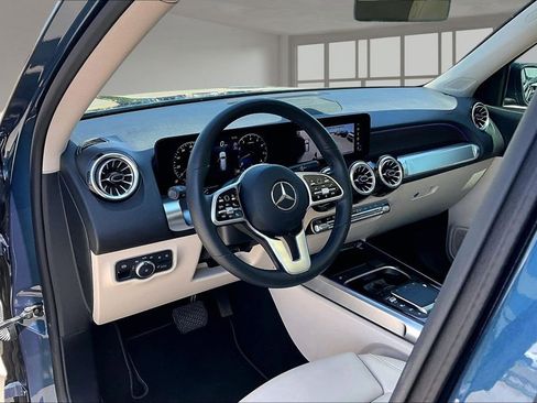 Used 2023 Mercedes-Benz GLB 250 4MATIC image 13