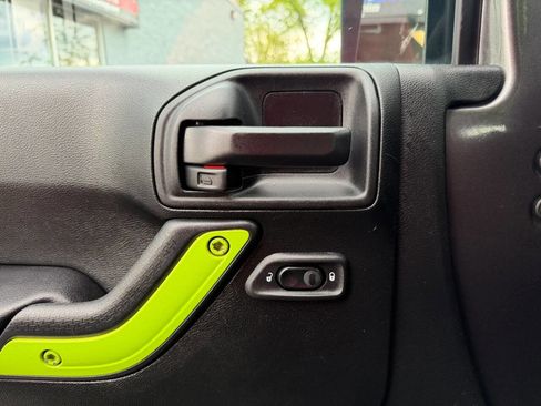 Used 2018 Jeep Wrangler Unlimited Sahara image 31