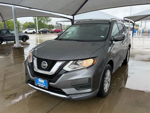 Used 2018 Nissan Rogue SV image 1