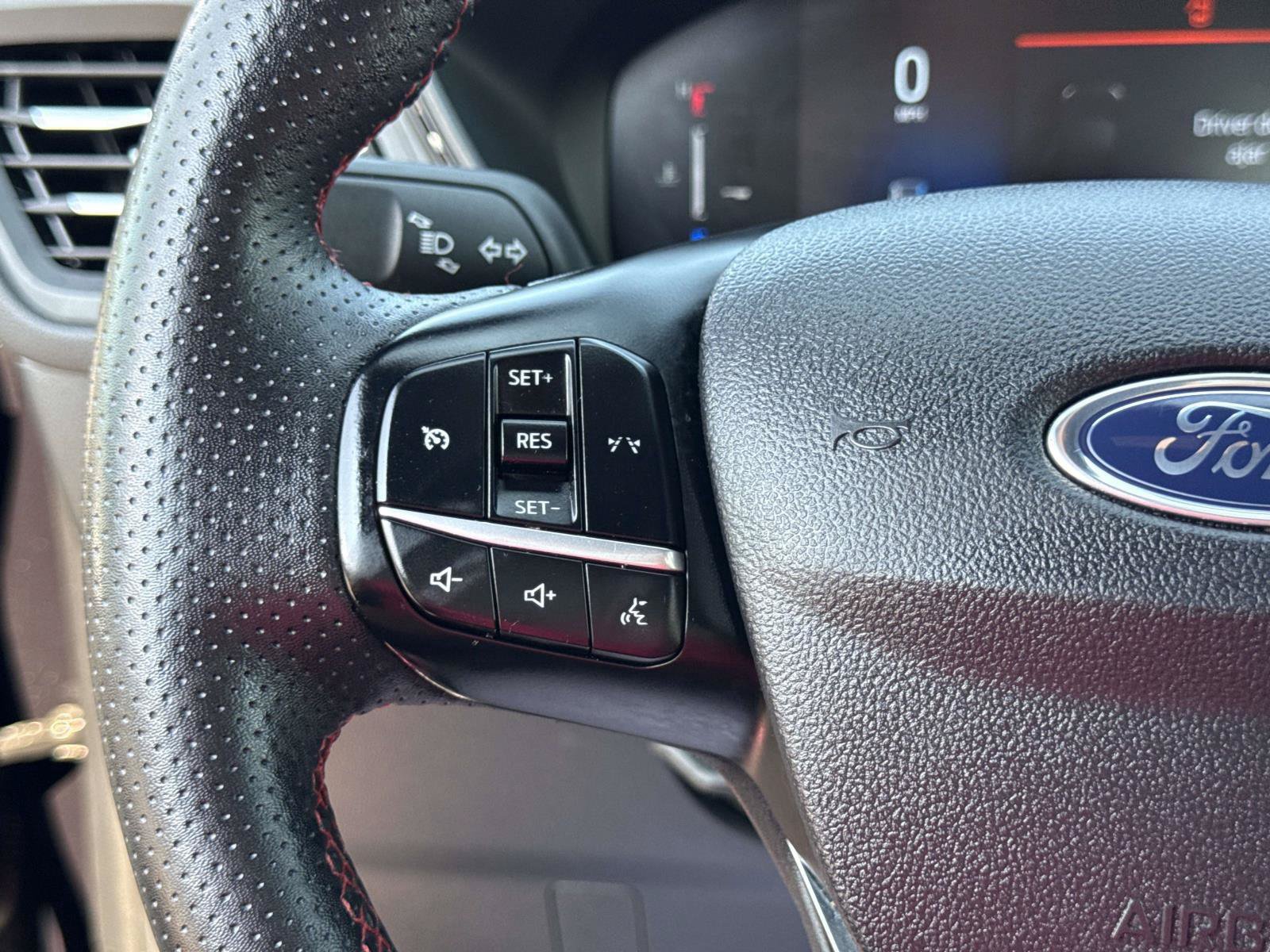Used 2025 Ford Escape ST-Line Select AWD/4WD image 19