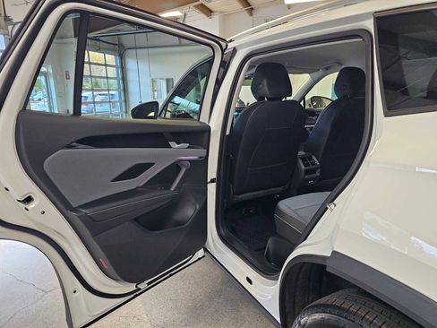 New 2026 Volkswagen Tiguan SE image 14