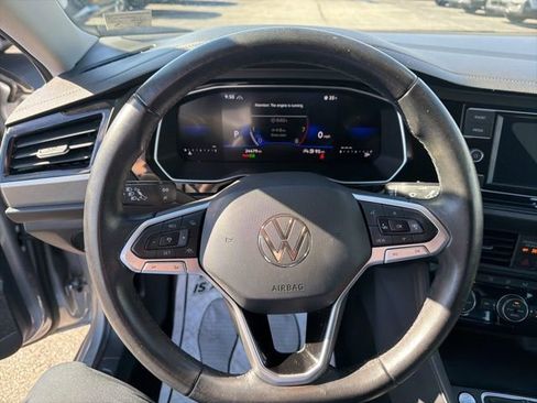 Used 2024 Volkswagen Jetta SE image 10