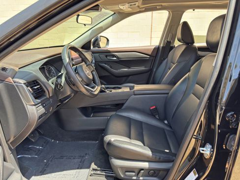 Used 2023 Nissan Rogue SV w/ SV Premium Package FWD image 16