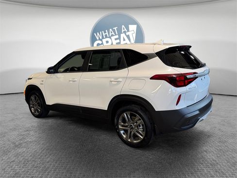 Certified 2023 Kia Seltos LX image 6