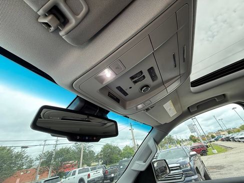 Used 2019 GMC Yukon SLT w/ Premium Edition AWD/4WD image 22