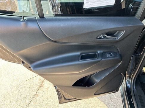 Used 2018 Chevrolet Equinox LT image 17