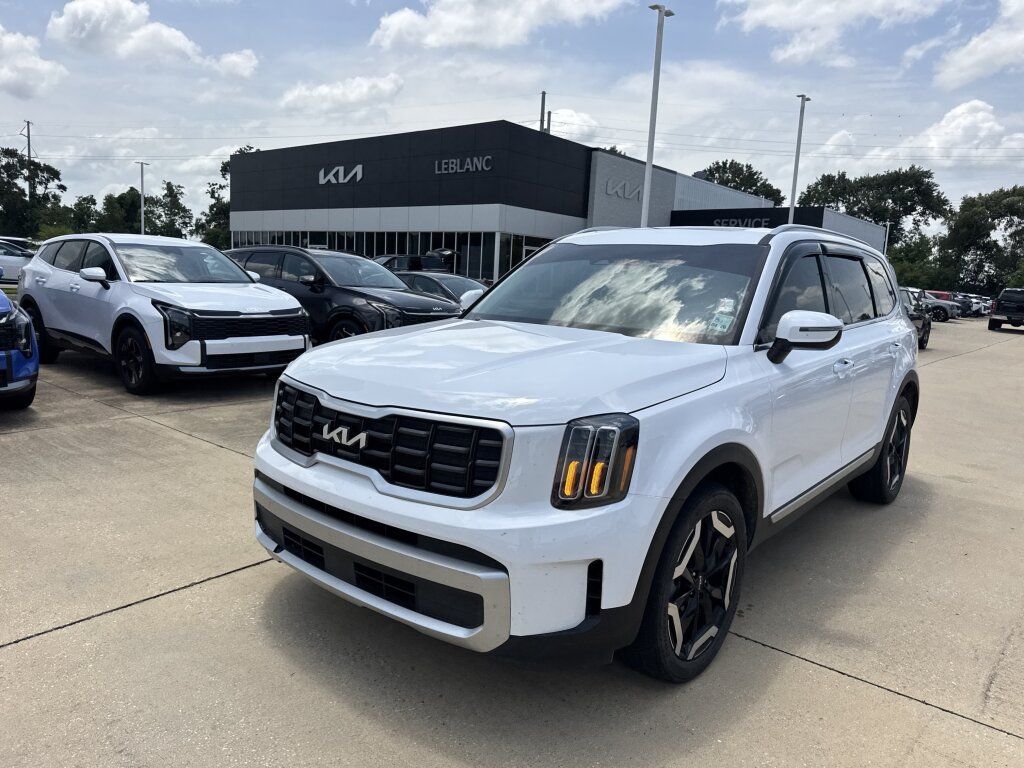 Certified 2024 Kia Telluride S w/ S Sunroof Package FWD image 4