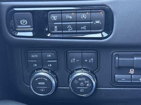 New 2026 GMC Yukon XL AT4 w/ AT4 Premium Plus Package AWD/4WD image 26