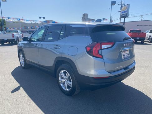 Used 2024 GMC Terrain SLE image 12