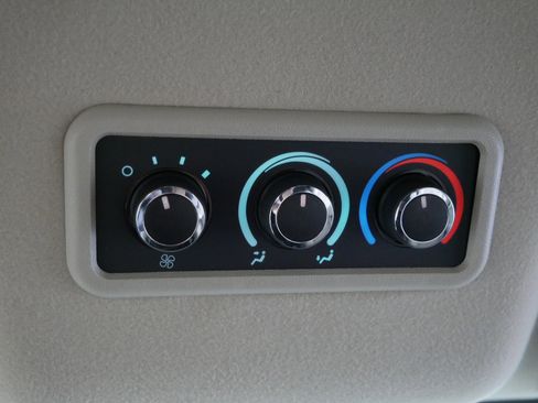 Used 2025 Chevrolet Express 3500 LT w/ LT Preferred Equipment Group RWD image 29