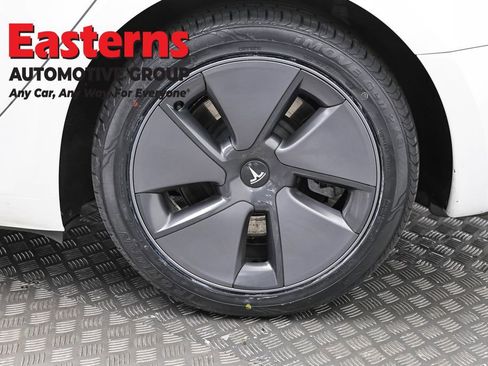 Used 2023 Tesla Model 3 Standard Range image 28
