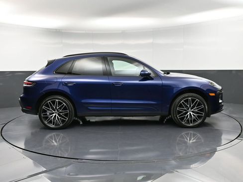 Certified 2025 Porsche Macan image 9