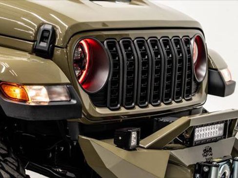 Used 2025 Jeep Gladiator Sport image 19