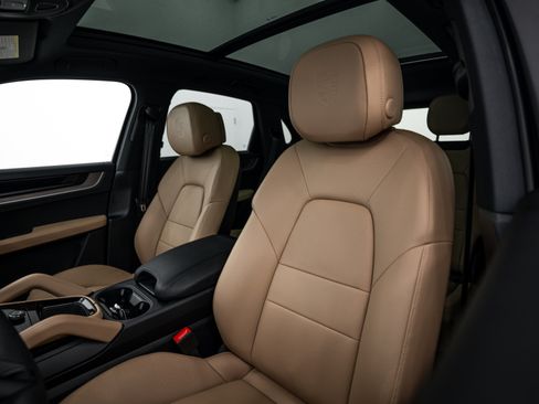 Certified 2026 Porsche Cayenne AWD/4WD image 22