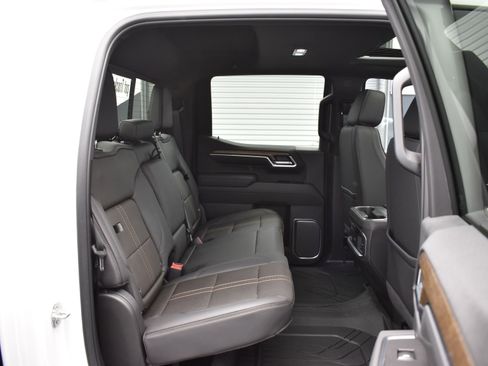 Used 2025 Chevrolet Silverado 1500 High Country image 12