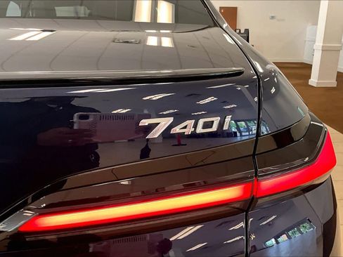 Used 2023 BMW 740i w/ Executive Package RWD image 9