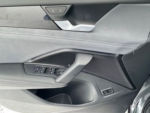 New 2026 Volkswagen Tiguan SE R-Line image 21