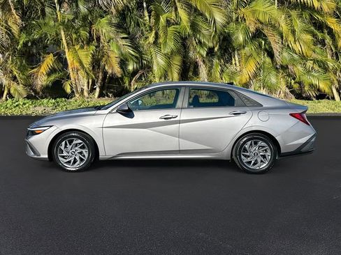 Used 2024 Hyundai Elantra SEL image 8