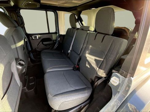 Used 2024 Jeep Wrangler Unlimited image 27