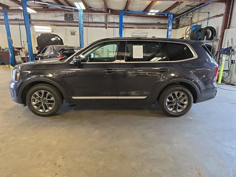 Used 2025 Kia Telluride LX FWD image 2