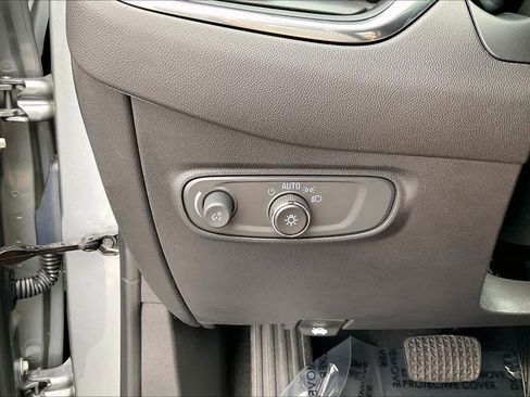 Used 2023 Chevrolet Equinox LT image 32