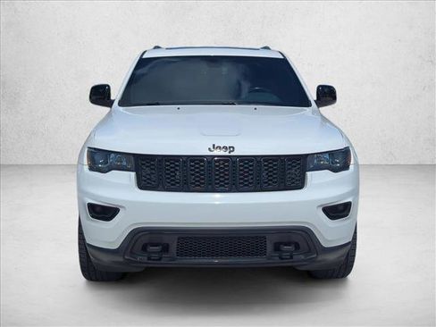 Used 2018 Jeep Grand Cherokee Laredo AWD/4WD image 2