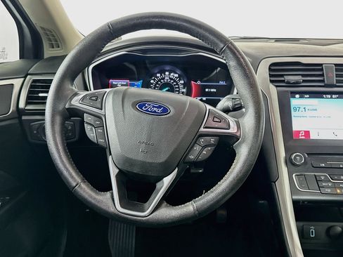 Used 2017 Ford Fusion SE w/ Equipment Group 201A FWD image 17