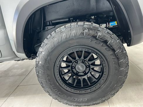 Used 2019 Toyota Tacoma TRD Off-Road AWD/4WD image 8