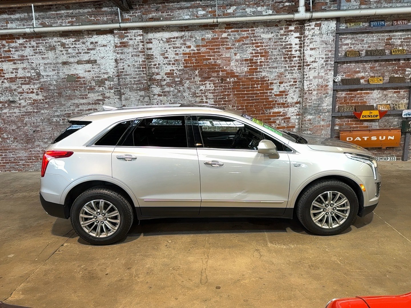 Used 2017 Cadillac XT5 Luxury w/ Driver Awareness Package AWD/4WD image 2