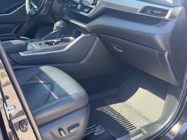 Used 2020 Toyota Highlander Platinum FWD image 17