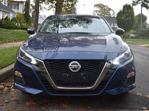 Used 2025 Nissan Altima 2.5 SV image 2