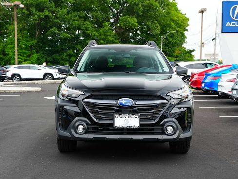 Used 2025 Subaru Outback AWD/4WD image 2