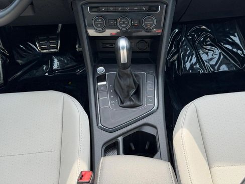 Used 2020 Volkswagen Tiguan SE R-Line FWD image 15