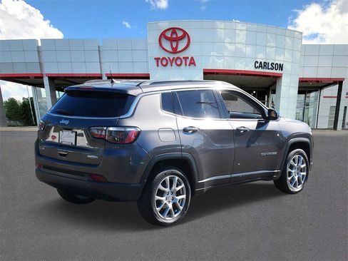 Used 2022 Jeep Compass Latitude image 5