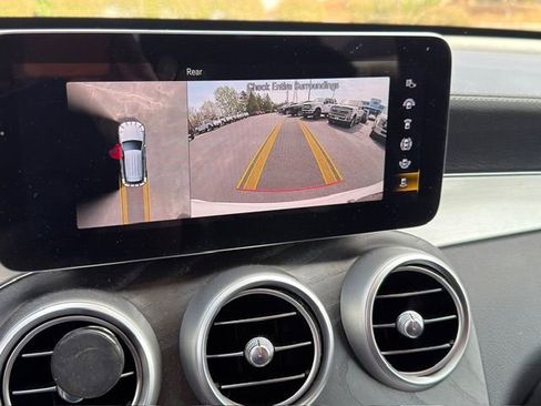 Used 2022 Mercedes-Benz GLC 300 4MATIC image 3