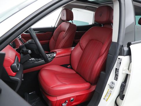 Certified 2022 Maserati Levante GT image 19