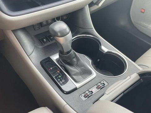 Used 2018 Toyota Highlander Limited FWD image 33