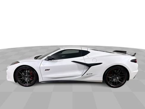 Used 2023 Chevrolet Corvette Z06 RWD image 5