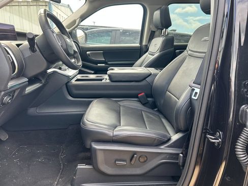Used 2025 Ford Expedition Platinum AWD/4WD image 6