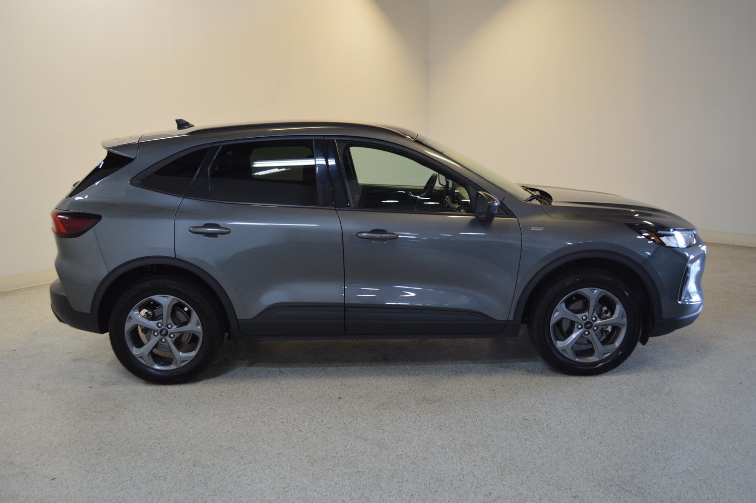 Used 2025 Ford Escape ST-Line Select AWD/4WD image 2