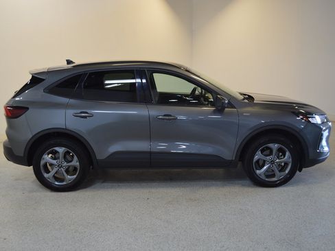 Used 2025 Ford Escape ST-Line Select AWD/4WD image 2
