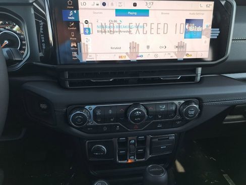 New 2025 Jeep Gladiator High Tide image 16