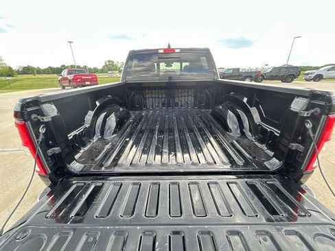 Used 2022 RAM 1500 Big Horn AWD/4WD image 9