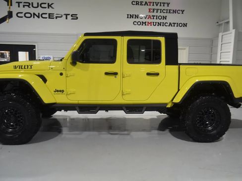 Used 2023 Jeep Gladiator Sport AWD/4WD image 4
